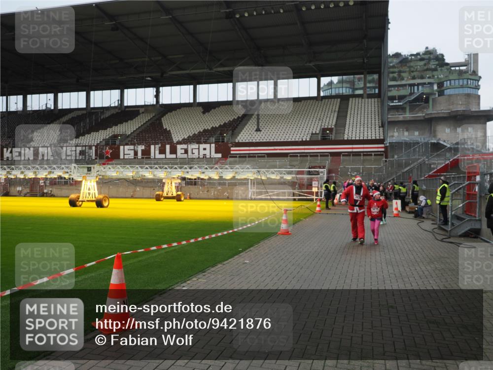 07.12.2025 - St. Pauli X-Mass-Run No. 15 Fabian Wolf http://msf.ph/oto/9421876 07.12.2025 11:48:25 Ziel 616, 732, 990, 1927, 3504, 3528, 3635, 3638, 3657 meine-sportfotos.de