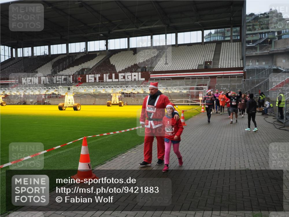 07.12.2025 - St. Pauli X-Mass-Run No. 15 Fabian Wolf http://msf.ph/oto/9421883 07.12.2025 11:48:29 Ziel 616, 732, 990, 1911, 1926, 1927, 2432, 3504, 3528, 3635, 3638, 3646, 3657, 4134, 4423, 4424, 4426, 4477, 4480 meine-sportfotos.de