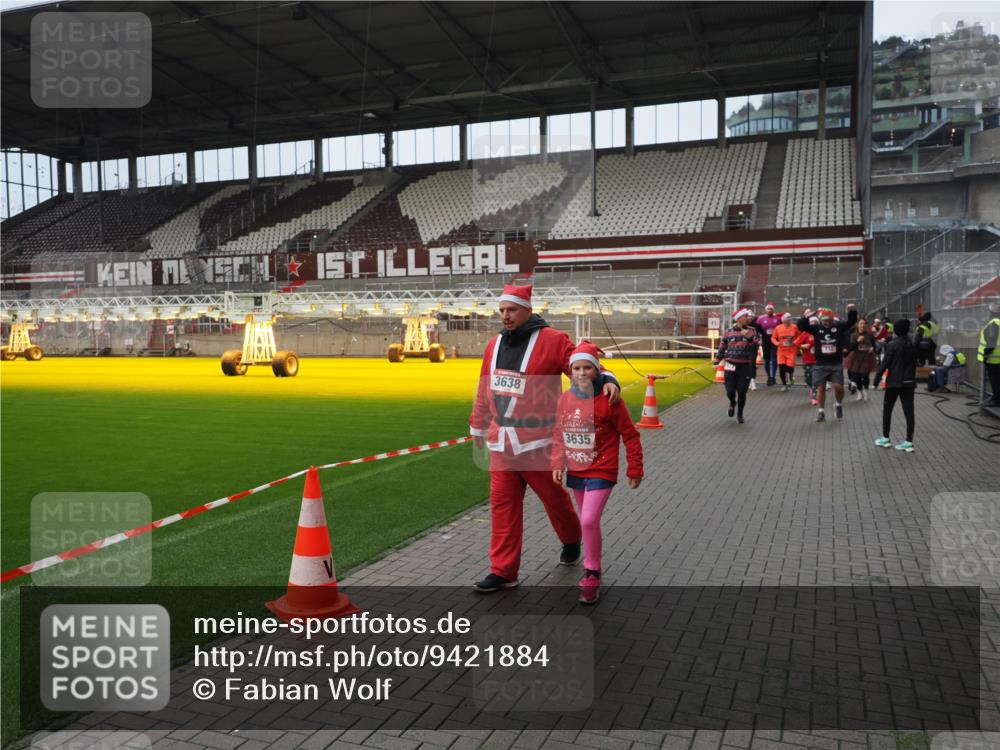 07.12.2025 - St. Pauli X-Mass-Run No. 15 Fabian Wolf http://msf.ph/oto/9421884 07.12.2025 11:48:29 Ziel 616, 732, 990, 1911, 1926, 1927, 2432, 3504, 3528, 3635, 3638, 3646, 3657, 4134, 4423, 4424, 4426, 4477, 4480 meine-sportfotos.de