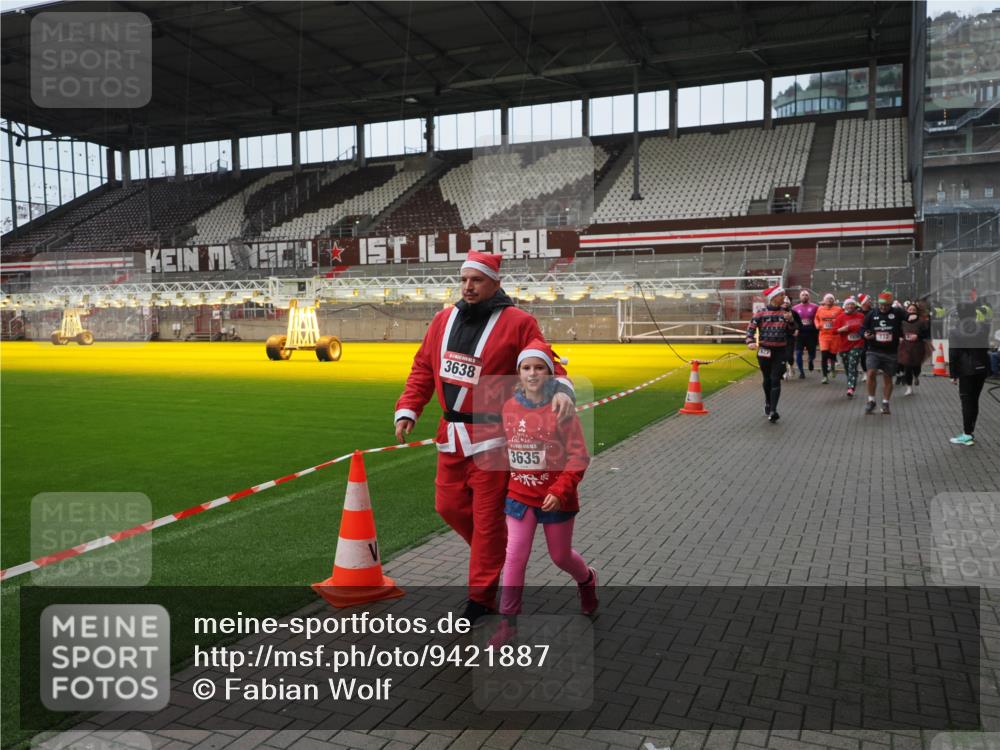 07.12.2025 - St. Pauli X-Mass-Run No. 15 Fabian Wolf http://msf.ph/oto/9421887 07.12.2025 11:48:30 Ziel 616, 732, 990, 1911, 1926, 1927, 2432, 3504, 3528, 3635, 3638, 3646, 3657, 4134, 4423, 4424, 4426, 4477, 4480 meine-sportfotos.de