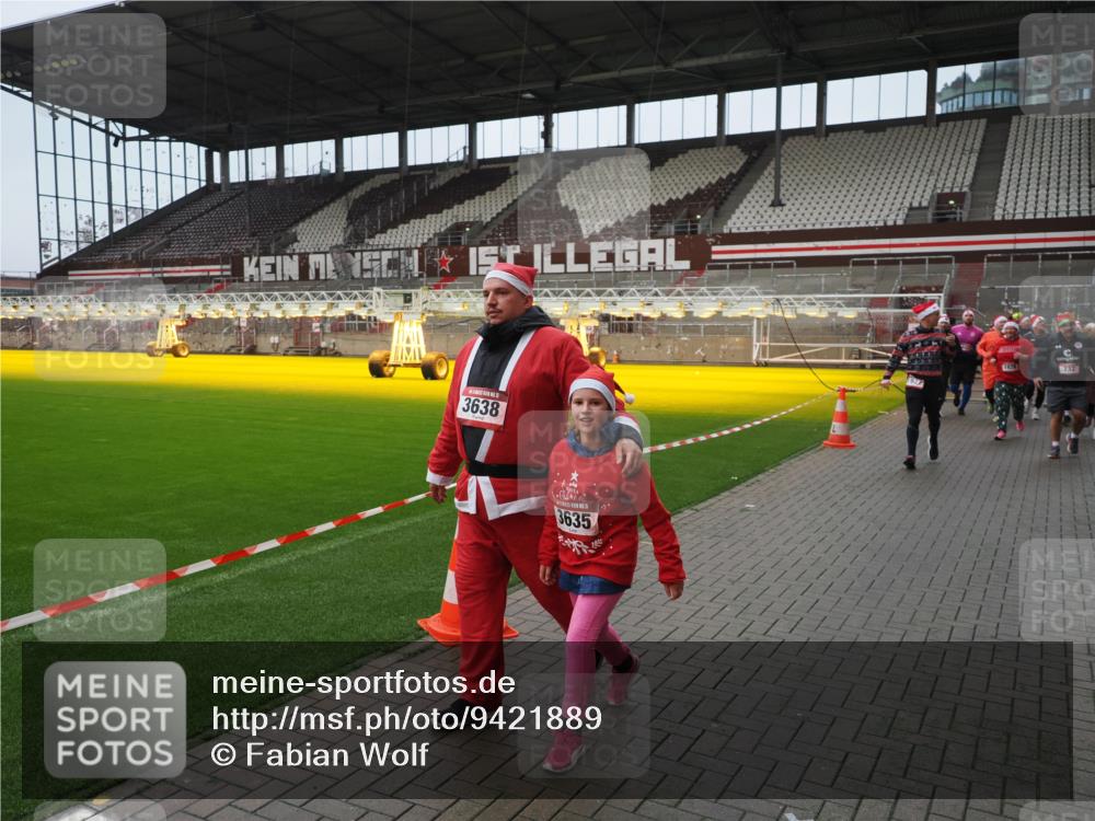 07.12.2025 - St. Pauli X-Mass-Run No. 15 Fabian Wolf http://msf.ph/oto/9421889 07.12.2025 11:48:30 Ziel 616, 732, 990, 1911, 1926, 1927, 2432, 3504, 3528, 3635, 3638, 3646, 3657, 4134, 4423, 4424, 4426, 4477, 4480 meine-sportfotos.de