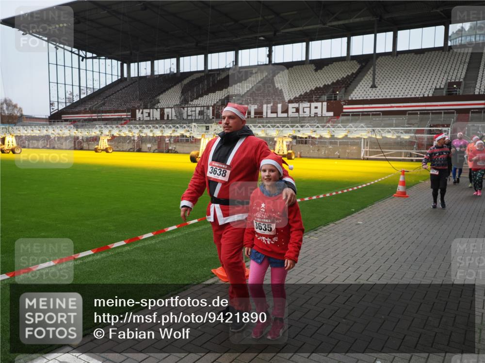 07.12.2025 - St. Pauli X-Mass-Run No. 15 Fabian Wolf http://msf.ph/oto/9421890 07.12.2025 11:48:31 Ziel 616, 732, 990, 1891, 1911, 1926, 1927, 2432, 3504, 3528, 3635, 3638, 3646, 3657, 4134, 4423, 4424, 4426, 4477, 4480 meine-sportfotos.de