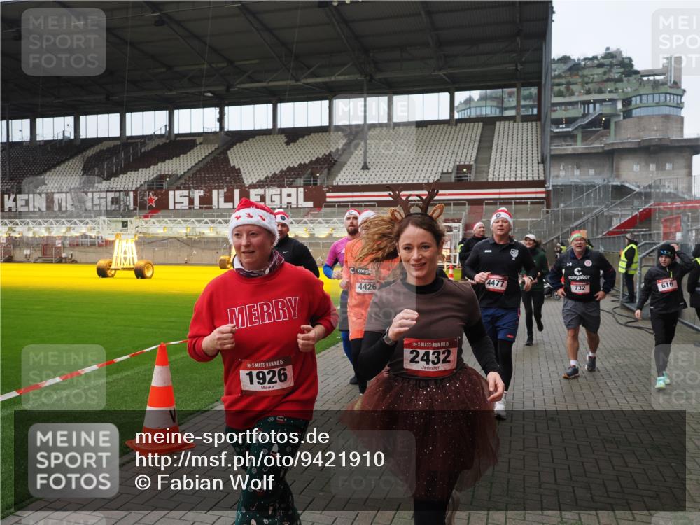 07.12.2025 - St. Pauli X-Mass-Run No. 15 Fabian Wolf http://msf.ph/oto/9421910 07.12.2025 11:48:36 Ziel 616, 732, 1891, 1911, 1926, 1927, 2008, 2075, 2432, 3023, 3388, 3635, 3638, 3646, 3926, 4134, 4423, 4424, 4426, 4477, 4480 meine-sportfotos.de