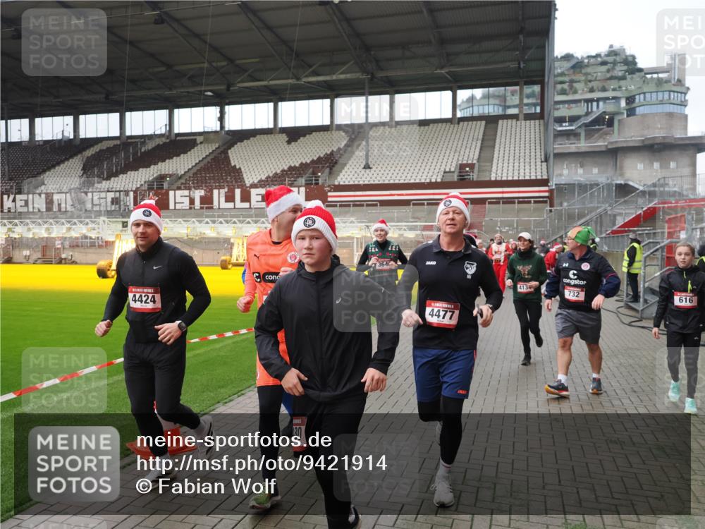 07.12.2025 - St. Pauli X-Mass-Run No. 15 Fabian Wolf http://msf.ph/oto/9421914 07.12.2025 11:48:36 Ziel 616, 732, 1891, 1911, 1926, 1927, 2008, 2075, 2432, 3023, 3388, 3635, 3638, 3646, 3926, 4134, 4423, 4424, 4426, 4477, 4480 meine-sportfotos.de