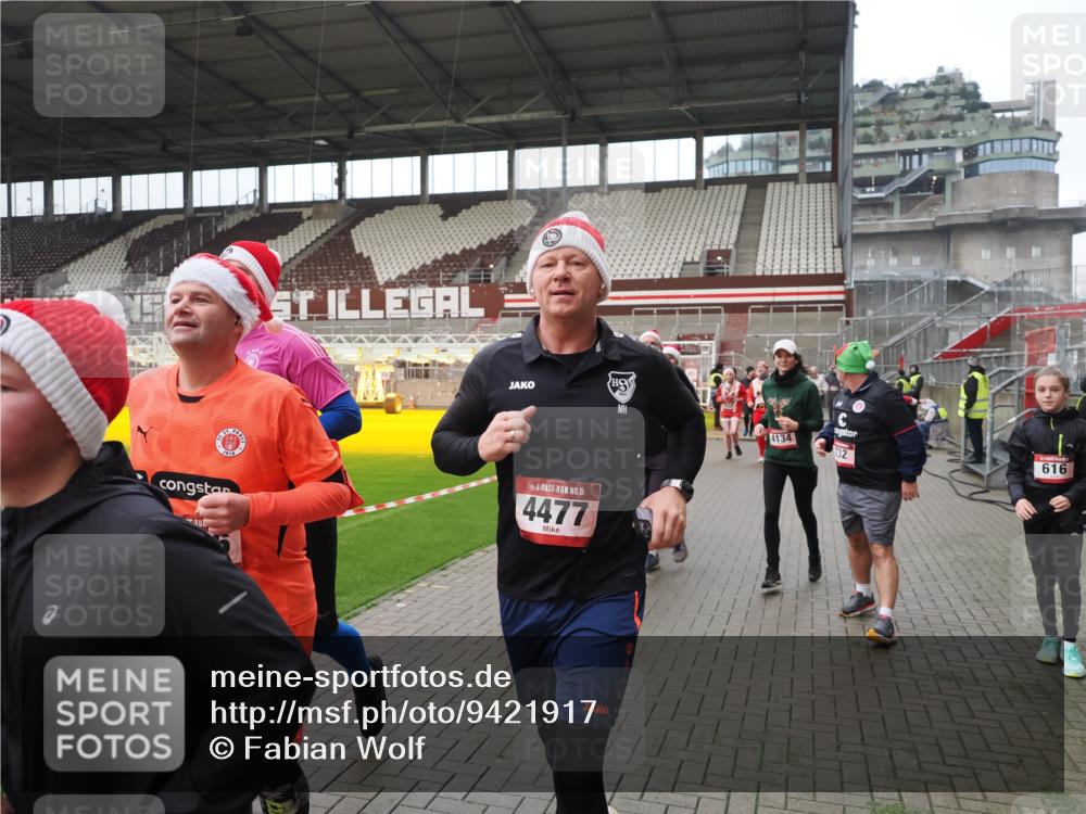 07.12.2025 - St. Pauli X-Mass-Run No. 15 Fabian Wolf http://msf.ph/oto/9421917 07.12.2025 11:48:37 Ziel 616, 732, 1891, 1911, 1926, 1927, 2008, 2075, 2148, 2432, 3023, 3388, 3646, 3926, 4134, 4423, 4424, 4426, 4477, 4480 meine-sportfotos.de