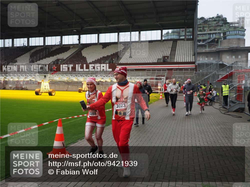 07.12.2025 - St. Pauli X-Mass-Run No. 15 Fabian Wolf http://msf.ph/oto/9421939 07.12.2025 11:48:43 Ziel 616, 732, 1613, 1891, 1911, 1926, 1927, 1966, 1967, 2008, 2075, 2148, 2432, 2717, 2718, 3023, 3388, 3646, 3926, 4134, 4423, 4424, 4426, 4477, 4480 meine-sportfotos.de