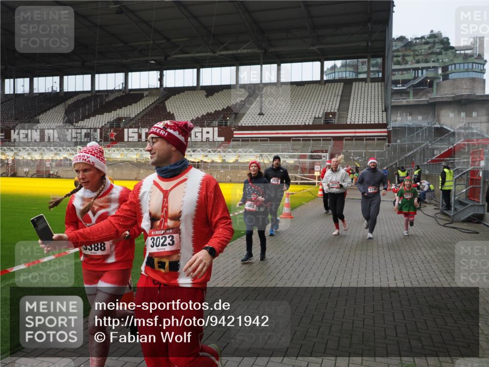 07.12.2025 - St. Pauli X-Mass-Run No. 15 Fabian Wolf http://msf.ph/oto/9421942 07.12.2025 11:48:43 Ziel 616, 732, 1613, 1891, 1911, 1926, 1927, 1966, 1967, 2008, 2075, 2148, 2432, 2717, 2718, 3023, 3388, 3646, 3926, 4134, 4423, 4424, 4426, 4477, 4480 meine-sportfotos.de