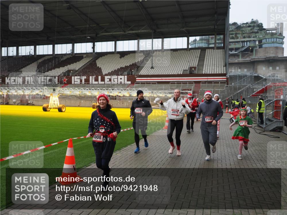 07.12.2025 - St. Pauli X-Mass-Run No. 15 Fabian Wolf http://msf.ph/oto/9421948 07.12.2025 11:48:45 Ziel 1613, 1891, 1911, 1926, 1966, 1967, 2008, 2075, 2148, 2432, 2717, 2718, 3023, 3388, 3646, 3926, 4134, 4423, 4424, 4426, 4477, 4480 meine-sportfotos.de