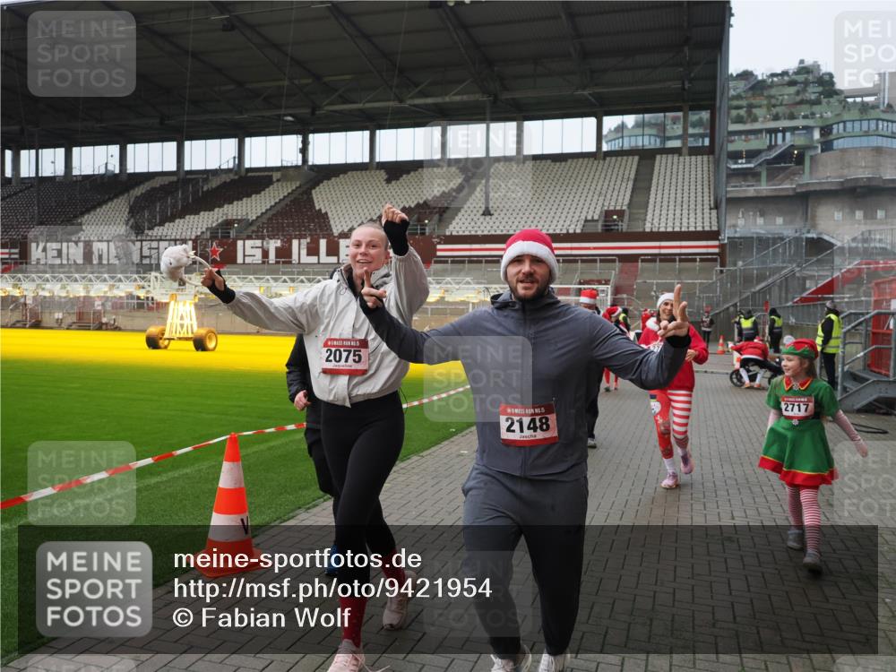 07.12.2025 - St. Pauli X-Mass-Run No. 15 Fabian Wolf http://msf.ph/oto/9421954 07.12.2025 11:48:46 Ziel 1613, 1891, 1911, 1926, 1966, 1967, 2008, 2075, 2148, 2432, 2717, 2718, 3023, 3388, 3646, 3926, 4134, 4423, 4424, 4426, 4477, 4480 meine-sportfotos.de