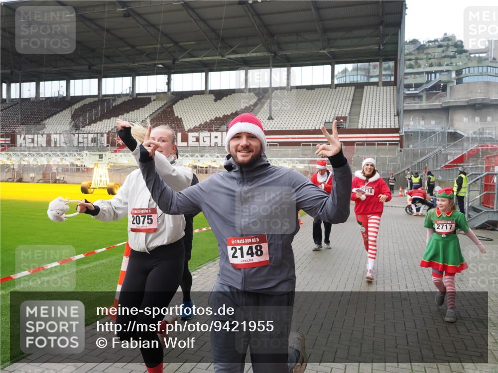07.12.2025 - St. Pauli X-Mass-Run No. 15 Fabian Wolf http://msf.ph/oto/9421955 07.12.2025 11:48:46 Ziel 1613, 1891, 1911, 1926, 1966, 1967, 2008, 2075, 2148, 2432, 2717, 2718, 3023, 3388, 3646, 3926, 4134, 4423, 4424, 4426, 4477, 4480 meine-sportfotos.de