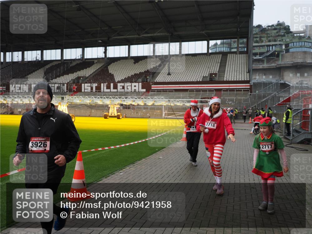 07.12.2025 - St. Pauli X-Mass-Run No. 15 Fabian Wolf http://msf.ph/oto/9421958 07.12.2025 11:48:47 Ziel 1613, 1891, 1911, 1966, 1967, 2008, 2075, 2148, 2717, 2718, 3023, 3388, 3646, 3926, 4134, 4423, 4424, 4426, 4477, 4480 meine-sportfotos.de