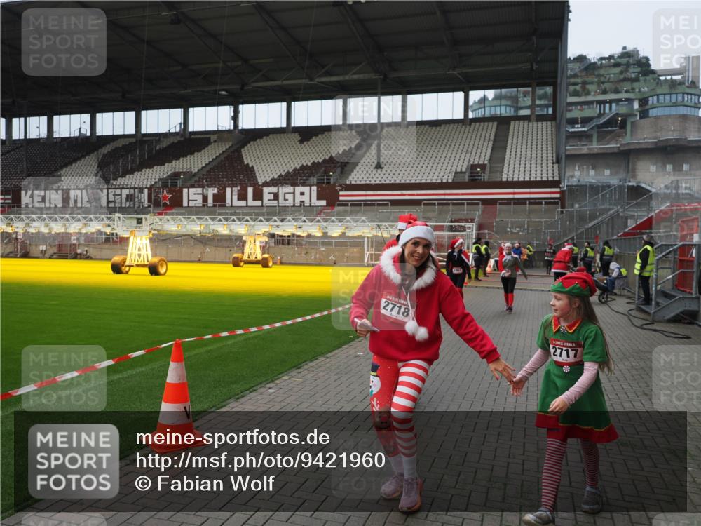 07.12.2025 - St. Pauli X-Mass-Run No. 15 Fabian Wolf http://msf.ph/oto/9421960 07.12.2025 11:48:47 Ziel 1613, 1891, 1911, 1966, 1967, 2008, 2075, 2148, 2717, 2718, 3023, 3388, 3646, 3926, 4134, 4423, 4424, 4426, 4477, 4480 meine-sportfotos.de