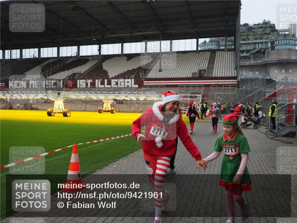 07.12.2025 - St. Pauli X-Mass-Run No. 15 Fabian Wolf http://msf.ph/oto/9421961 07.12.2025 11:48:47 Ziel 1613, 1891, 1911, 1966, 1967, 2008, 2075, 2148, 2717, 2718, 3023, 3388, 3646, 3926, 4134, 4423, 4424, 4426, 4477, 4480 meine-sportfotos.de