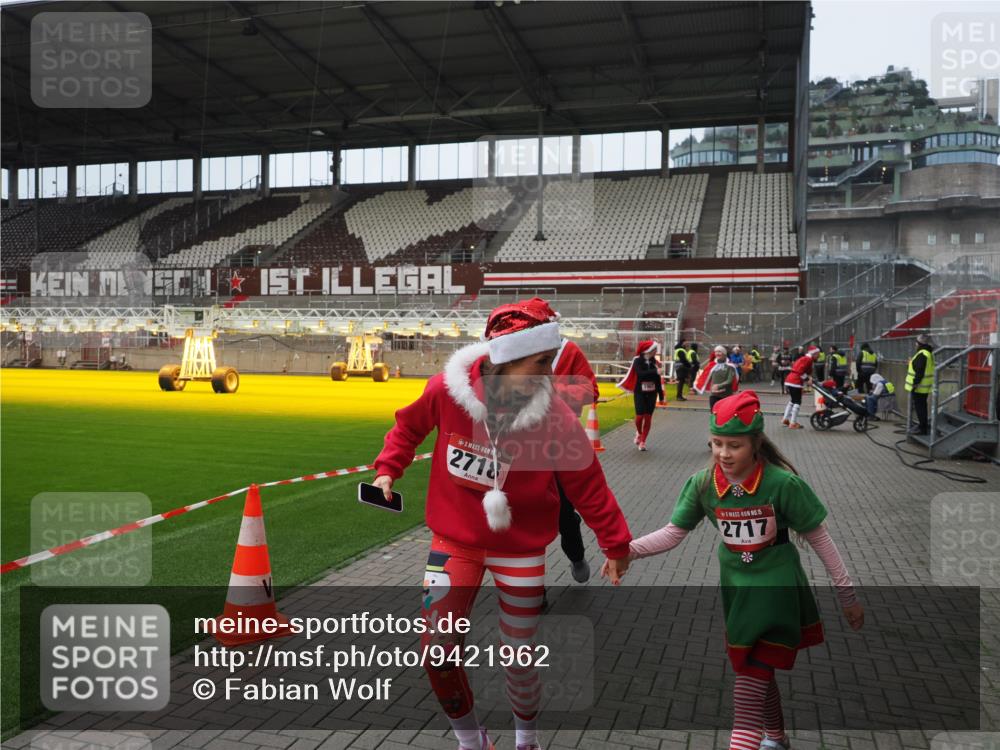 07.12.2025 - St. Pauli X-Mass-Run No. 15 Fabian Wolf http://msf.ph/oto/9421962 07.12.2025 11:48:48 Ziel 1613, 1891, 1911, 1966, 1967, 2008, 2075, 2148, 2717, 2718, 3023, 3388, 3926, 4134 meine-sportfotos.de