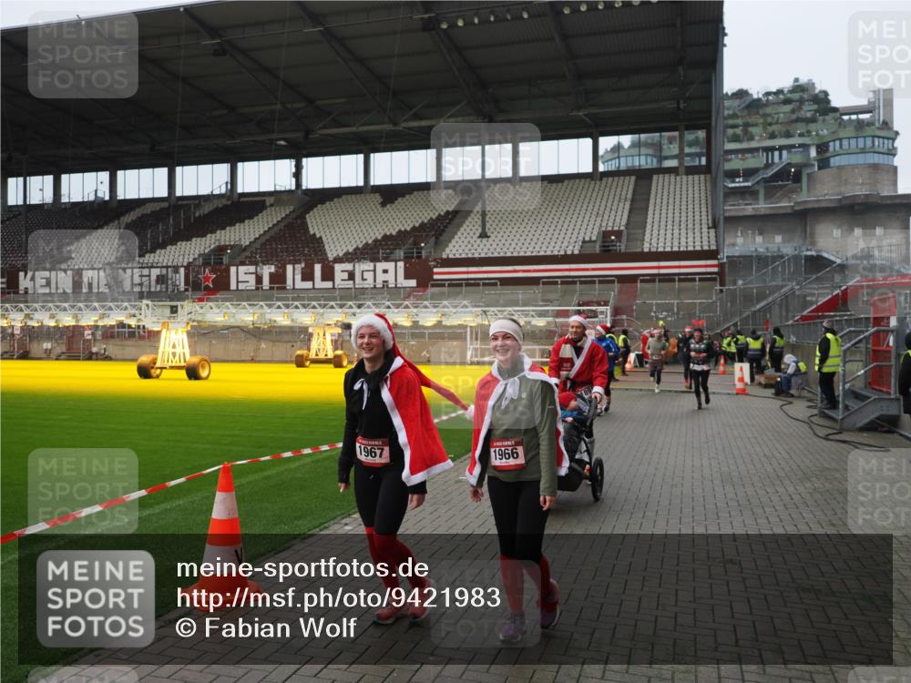 07.12.2025 - St. Pauli X-Mass-Run No. 15 Fabian Wolf http://msf.ph/oto/9421983 07.12.2025 11:48:54 Ziel 24, 146, 244, 548, 1613, 1966, 1967, 2008, 2075, 2148, 2717, 2718, 3926 meine-sportfotos.de