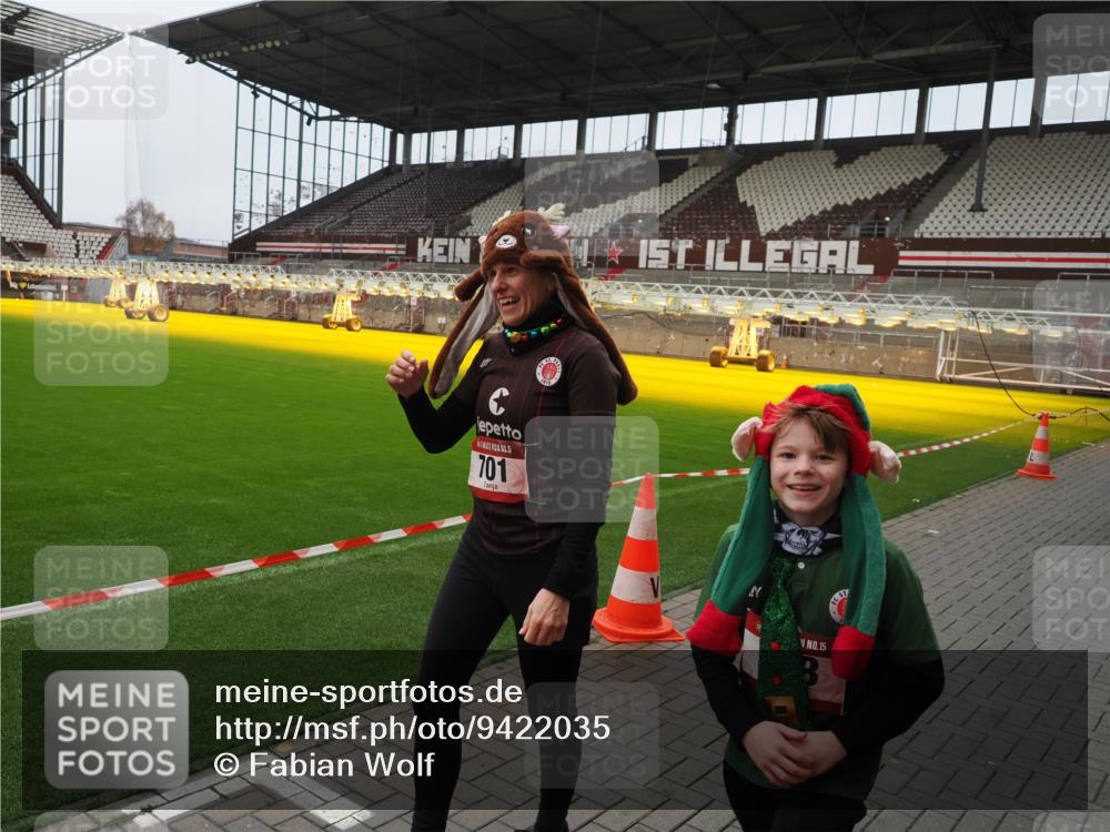 07.12.2025 - St. Pauli X-Mass-Run No. 15 Fabian Wolf http://msf.ph/oto/9422035 07.12.2025 11:49:07 Ziel 24, 146, 244, 548, 701, 703 meine-sportfotos.de