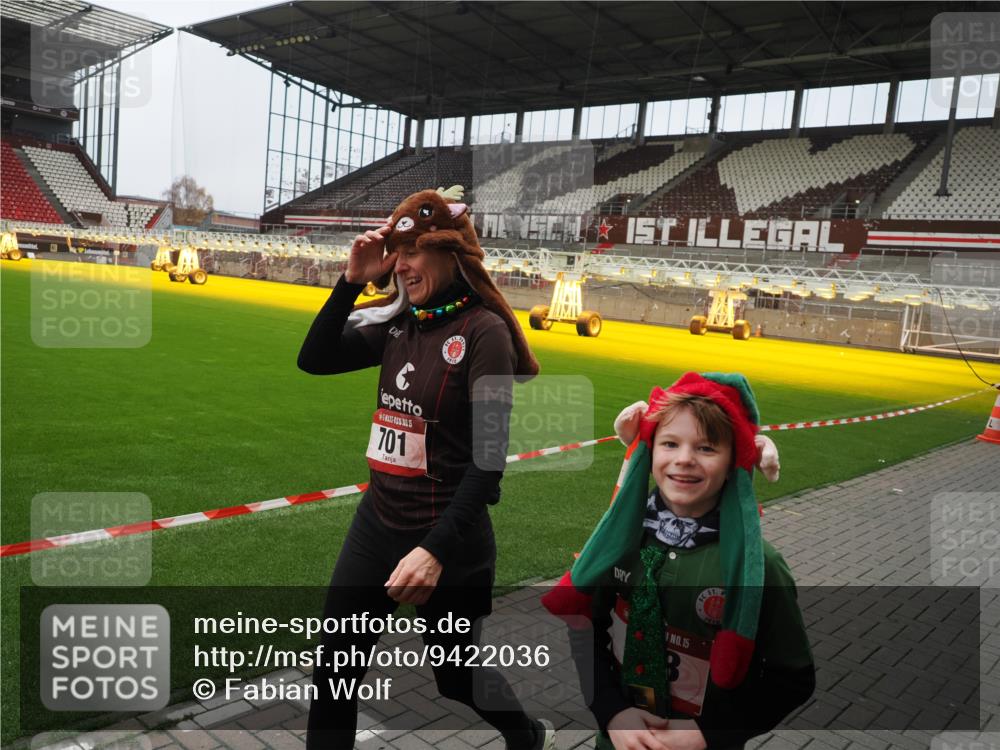 07.12.2025 - St. Pauli X-Mass-Run No. 15 Fabian Wolf http://msf.ph/oto/9422036 07.12.2025 11:49:07 Ziel 24, 146, 244, 548, 701, 703 meine-sportfotos.de