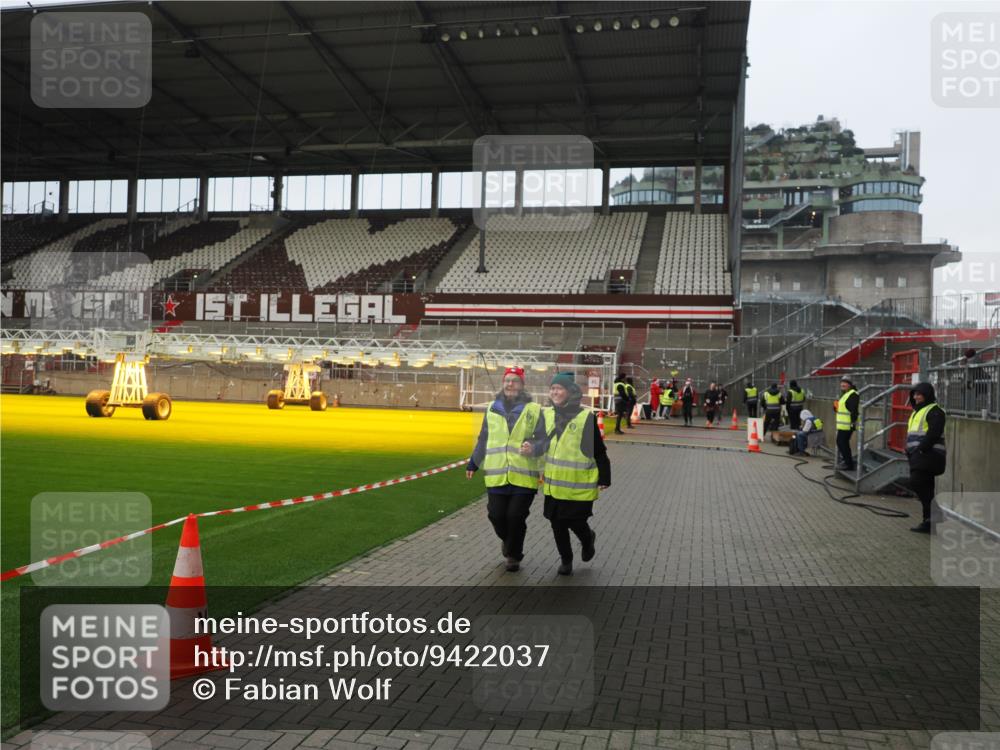 07.12.2025 - St. Pauli X-Mass-Run No. 15 Fabian Wolf http://msf.ph/oto/9422037 07.12.2025 11:49:09 Ziel 24, 146, 244, 548, 701, 703 meine-sportfotos.de