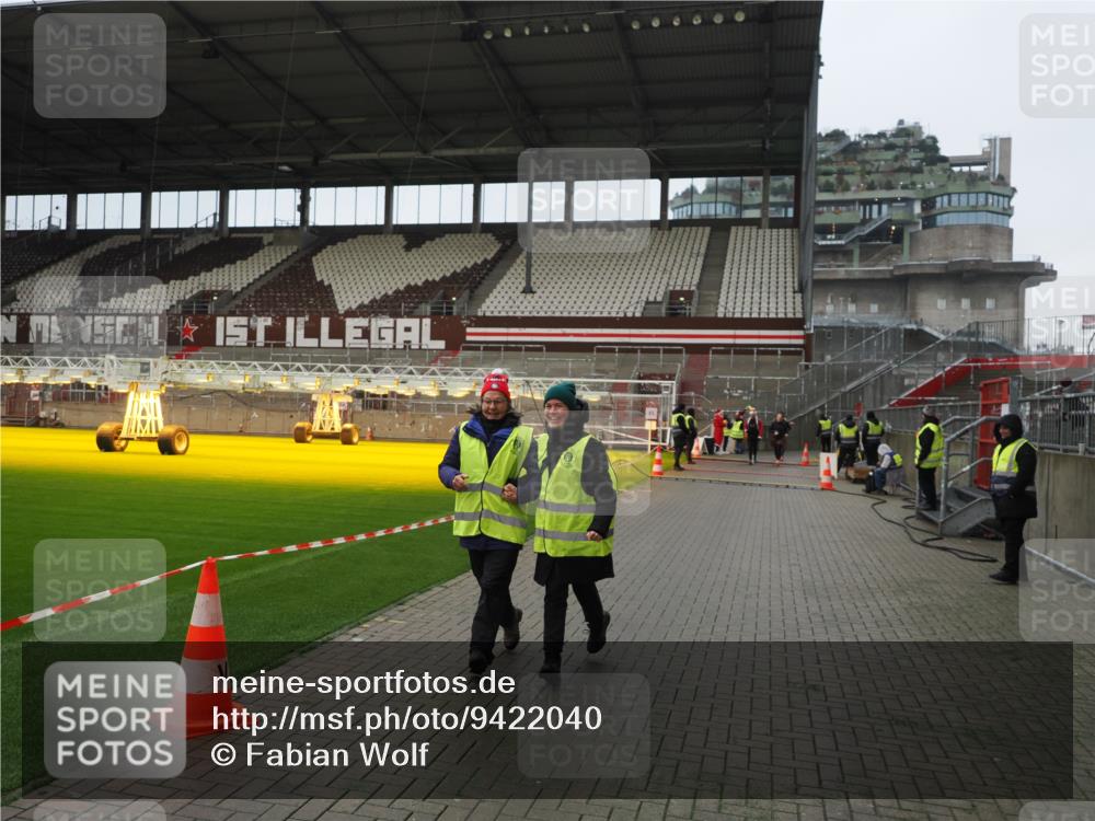 07.12.2025 - St. Pauli X-Mass-Run No. 15 Fabian Wolf http://msf.ph/oto/9422040 07.12.2025 11:49:09 Ziel 24, 146, 244, 548, 701, 703 meine-sportfotos.de