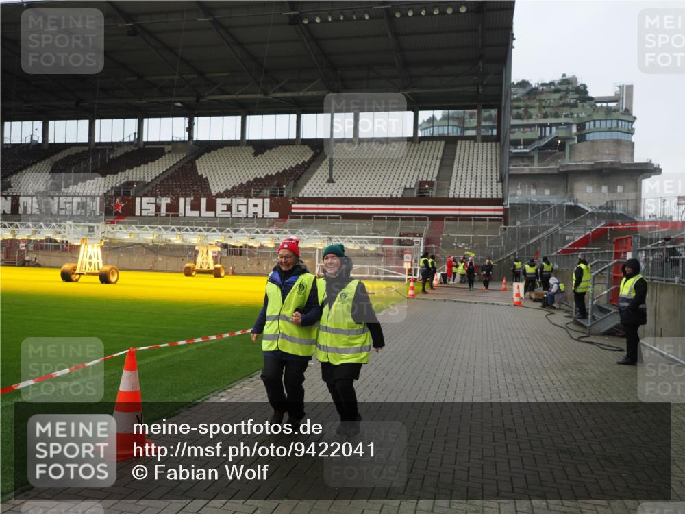 07.12.2025 - St. Pauli X-Mass-Run No. 15 Fabian Wolf http://msf.ph/oto/9422041 07.12.2025 11:49:10 Ziel 24, 146, 548, 701, 703 meine-sportfotos.de