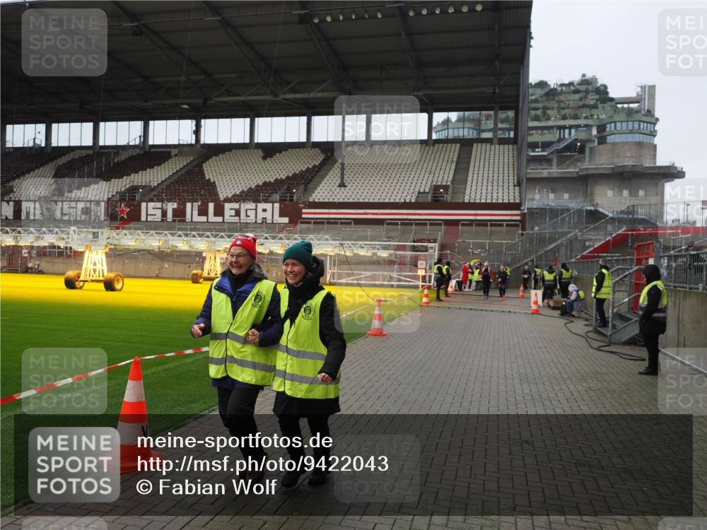 07.12.2025 - St. Pauli X-Mass-Run No. 15 Fabian Wolf http://msf.ph/oto/9422043 07.12.2025 11:49:10 Ziel 24, 146, 548, 701, 703 meine-sportfotos.de