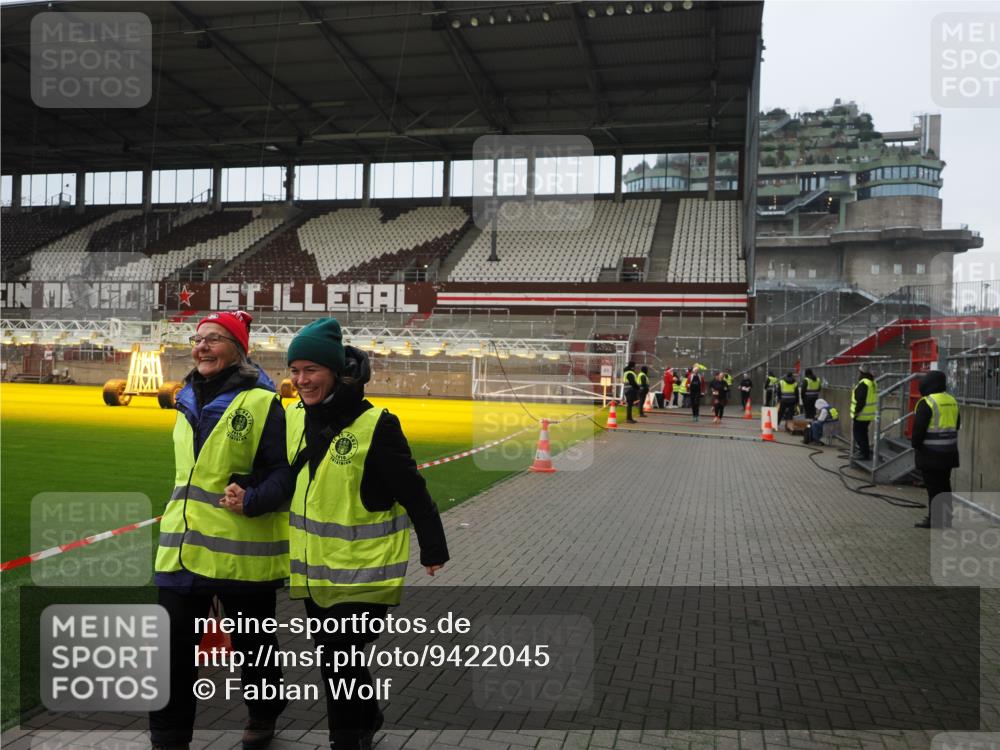 07.12.2025 - St. Pauli X-Mass-Run No. 15 Fabian Wolf http://msf.ph/oto/9422045 07.12.2025 11:49:10 Ziel 24, 146, 548, 701, 703 meine-sportfotos.de