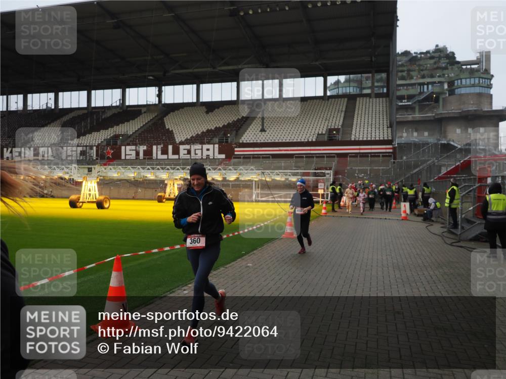 07.12.2025 - St. Pauli X-Mass-Run No. 15 Fabian Wolf http://msf.ph/oto/9422064 07.12.2025 11:49:22 Ziel 360, 1992, 1993, 2344, 3421, 3424, 4601, 4643, 4646 meine-sportfotos.de