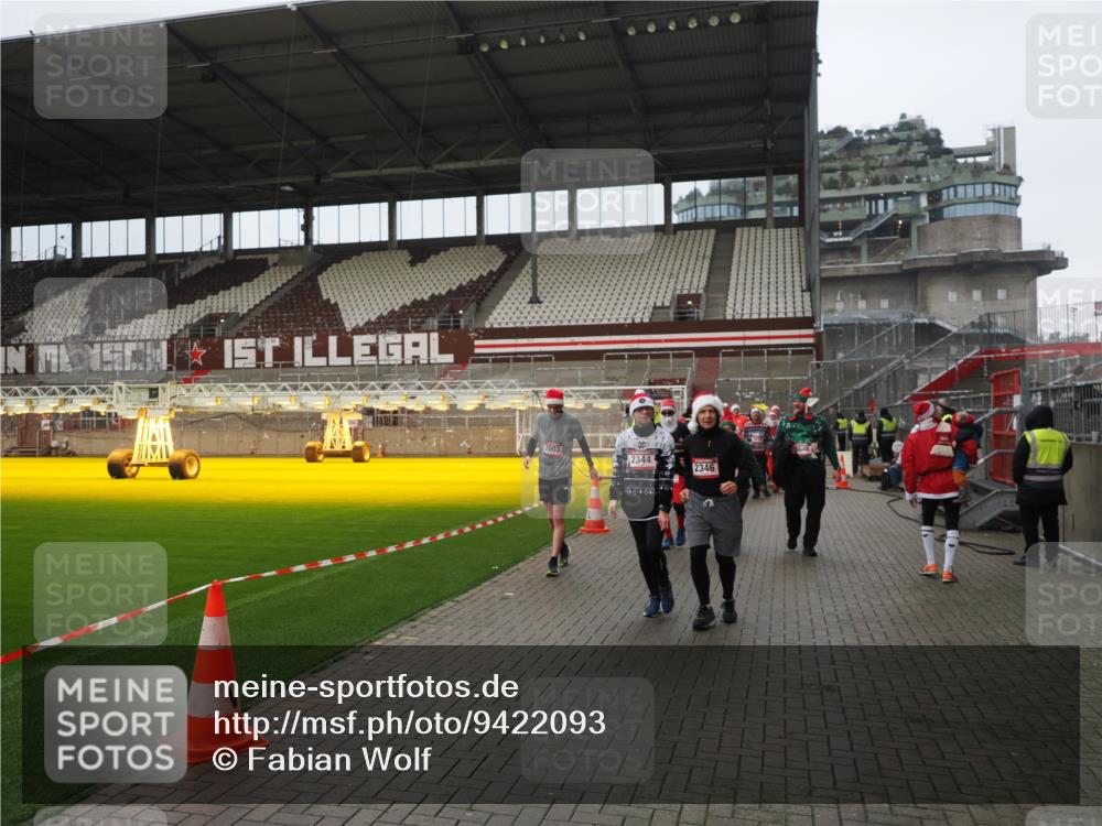 07.12.2025 - St. Pauli X-Mass-Run No. 15 Fabian Wolf http://msf.ph/oto/9422093 07.12.2025 11:49:34 Ziel 2003, 2344, 2346, 2444, 2445, 2853, 2911, 3180, 3183, 3421, 3424, 3665, 3685, 3914, 3915, 4601, 4643, 4646 meine-sportfotos.de