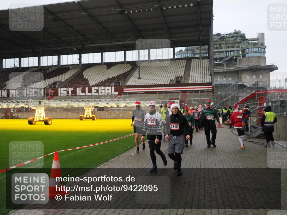 07.12.2025 - St. Pauli X-Mass-Run No. 15 Fabian Wolf http://msf.ph/oto/9422095 07.12.2025 11:49:34 Ziel 2003, 2344, 2346, 2444, 2445, 2853, 2911, 3180, 3183, 3421, 3424, 3665, 3685, 3914, 3915, 4601, 4643, 4646 meine-sportfotos.de