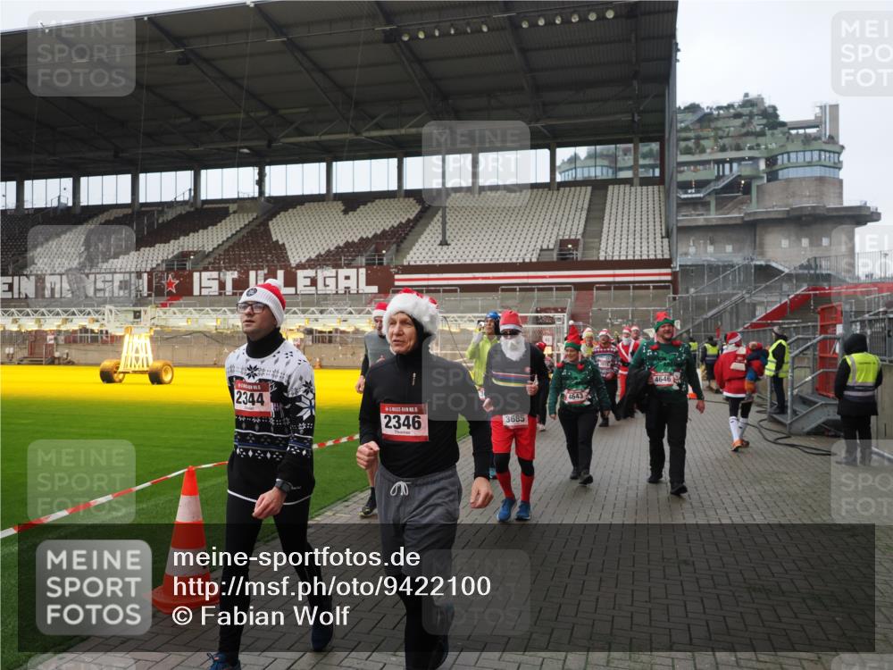 07.12.2025 - St. Pauli X-Mass-Run No. 15 Fabian Wolf http://msf.ph/oto/9422100 07.12.2025 11:49:35 Ziel 2003, 2344, 2346, 2444, 2445, 2853, 2911, 3180, 3183, 3421, 3424, 3665, 3685, 3914, 3915, 4601, 4643, 4646 meine-sportfotos.de