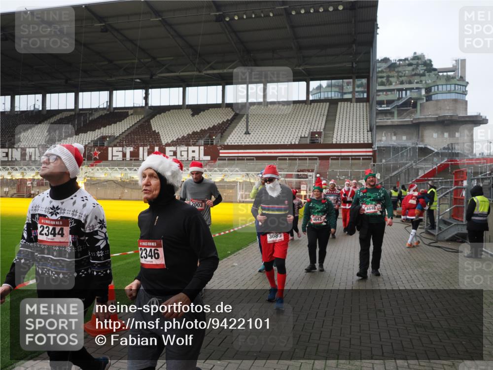 07.12.2025 - St. Pauli X-Mass-Run No. 15 Fabian Wolf http://msf.ph/oto/9422101 07.12.2025 11:49:36 Ziel 2003, 2344, 2346, 2444, 2445, 2853, 2911, 3180, 3183, 3421, 3424, 3665, 3685, 3914, 3915, 4643, 4646 meine-sportfotos.de