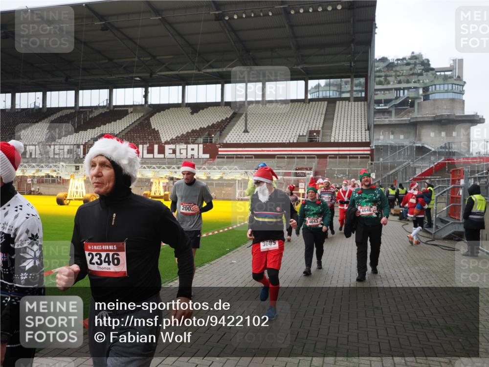 07.12.2025 - St. Pauli X-Mass-Run No. 15 Fabian Wolf http://msf.ph/oto/9422102 07.12.2025 11:49:36 Ziel 2003, 2344, 2346, 2444, 2445, 2853, 2911, 3180, 3183, 3421, 3424, 3665, 3685, 3914, 3915, 4643, 4646 meine-sportfotos.de
