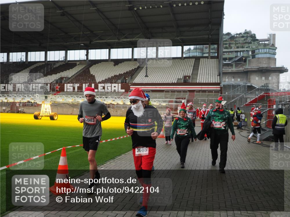 07.12.2025 - St. Pauli X-Mass-Run No. 15 Fabian Wolf http://msf.ph/oto/9422104 07.12.2025 11:49:37 Ziel 2003, 2344, 2346, 2444, 2445, 2853, 2911, 3180, 3183, 3421, 3424, 3665, 3685, 3914, 3915, 4643, 4646 meine-sportfotos.de