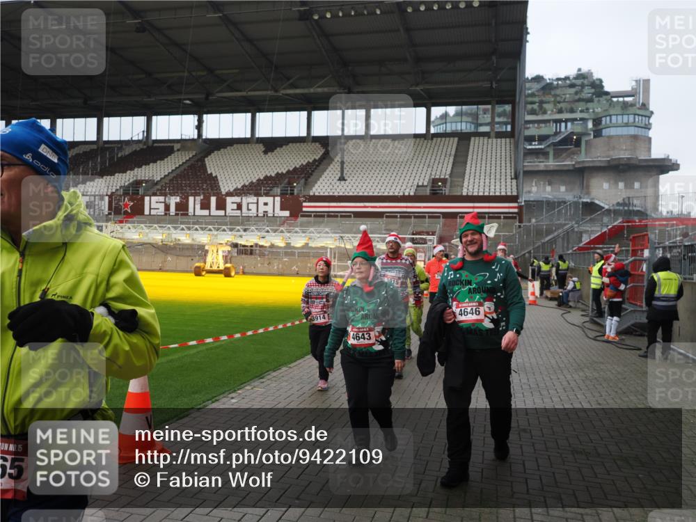07.12.2025 - St. Pauli X-Mass-Run No. 15 Fabian Wolf http://msf.ph/oto/9422109 07.12.2025 11:49:38 Ziel 2003, 2344, 2346, 2444, 2445, 2853, 2911, 3180, 3183, 3421, 3424, 3665, 3685, 3914, 3915, 4643, 4646 meine-sportfotos.de