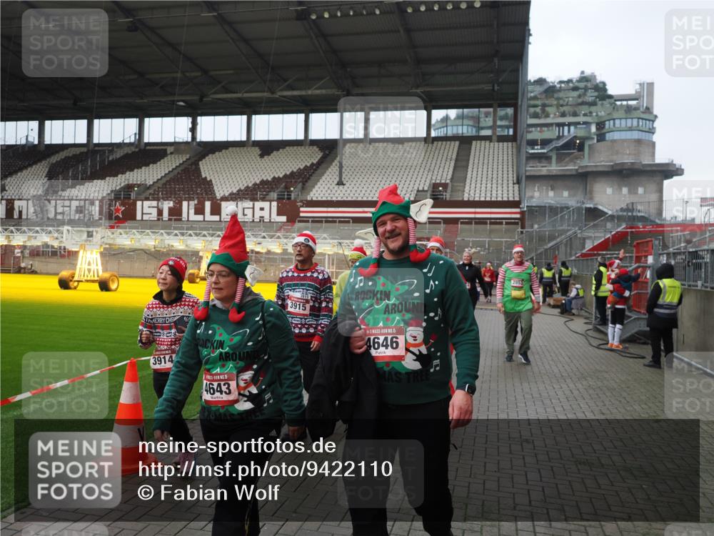 07.12.2025 - St. Pauli X-Mass-Run No. 15 Fabian Wolf http://msf.ph/oto/9422110 07.12.2025 11:49:39 Ziel 2003, 2344, 2346, 2444, 2445, 2853, 2911, 3180, 3183, 3421, 3424, 3562, 3563, 3566, 3568, 3572, 3665, 3685, 3914, 3915, 4643, 4646 meine-sportfotos.de