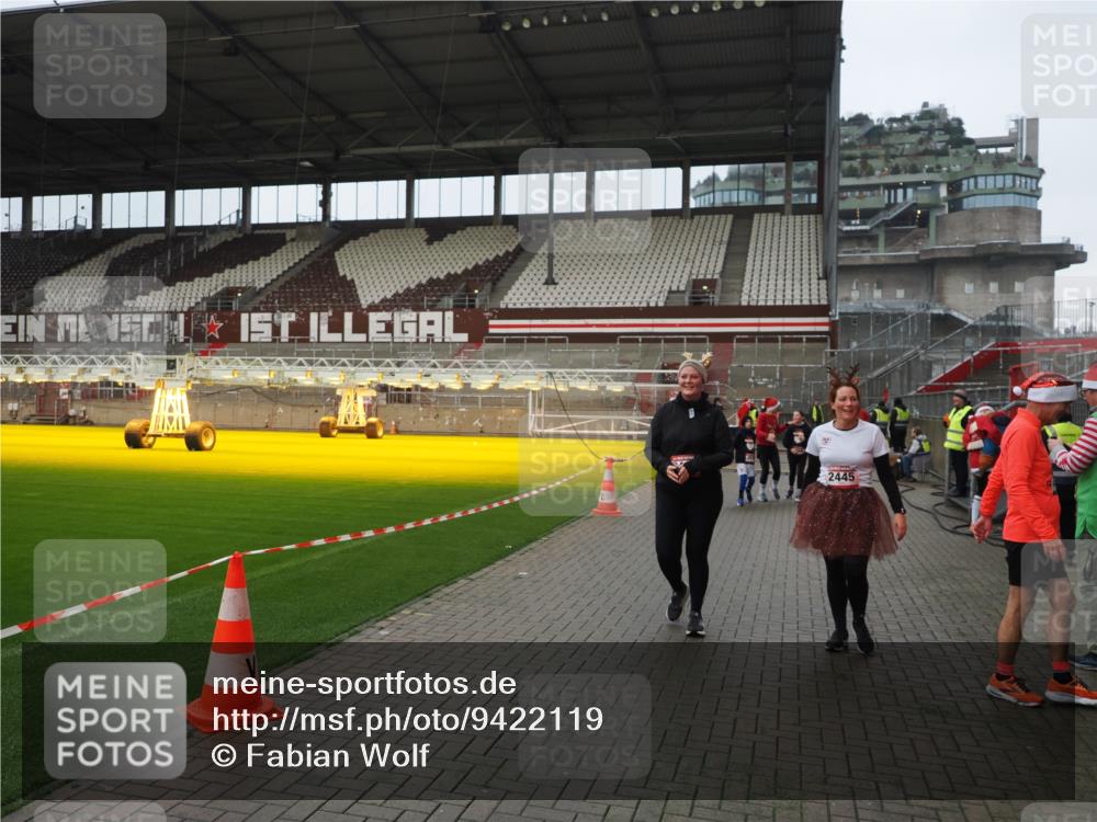 07.12.2025 - St. Pauli X-Mass-Run No. 15 Fabian Wolf http://msf.ph/oto/9422119 07.12.2025 11:49:44 Ziel 2444, 2445, 2853, 2911, 3180, 3183, 3562, 3563, 3566, 3568, 3572, 3665, 3685, 3914, 3915 meine-sportfotos.de