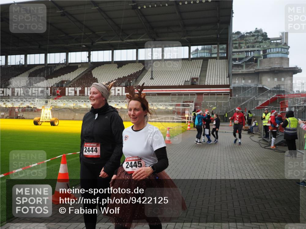 07.12.2025 - St. Pauli X-Mass-Run No. 15 Fabian Wolf http://msf.ph/oto/9422125 07.12.2025 11:49:46 Ziel 2444, 2445, 2853, 2911, 3180, 3183, 3562, 3563, 3566, 3568, 3572, 3665, 3685, 3914, 3915 meine-sportfotos.de