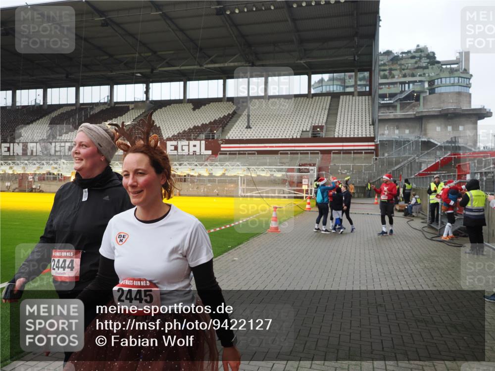 07.12.2025 - St. Pauli X-Mass-Run No. 15 Fabian Wolf http://msf.ph/oto/9422127 07.12.2025 11:49:46 Ziel 2444, 2445, 2853, 2911, 3180, 3183, 3562, 3563, 3566, 3568, 3572, 3665, 3685, 3914, 3915 meine-sportfotos.de