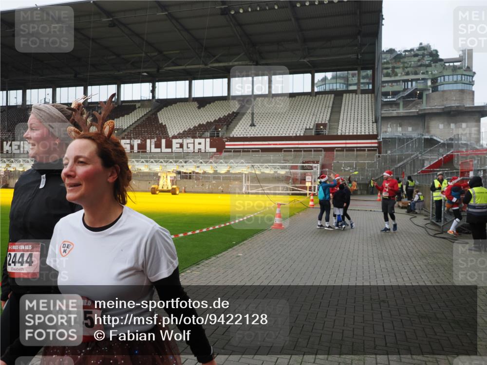 07.12.2025 - St. Pauli X-Mass-Run No. 15 Fabian Wolf http://msf.ph/oto/9422128 07.12.2025 11:49:47 Ziel 2444, 2445, 2853, 2911, 3180, 3183, 3562, 3563, 3566, 3568, 3572, 3665, 3685, 3914, 3915 meine-sportfotos.de