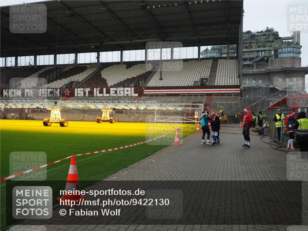 07.12.2025 - St. Pauli X-Mass-Run No. 15 Fabian Wolf http://msf.ph/oto/9422130 07.12.2025 11:49:47 Ziel 2444, 2445, 2853, 2911, 3180, 3183, 3562, 3563, 3566, 3568, 3572, 3665, 3685, 3914, 3915 meine-sportfotos.de