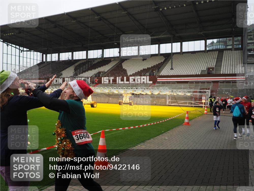 07.12.2025 - St. Pauli X-Mass-Run No. 15 Fabian Wolf http://msf.ph/oto/9422146 07.12.2025 11:50:04 Ziel 2118, 2872, 3660, 3697, 3778 meine-sportfotos.de