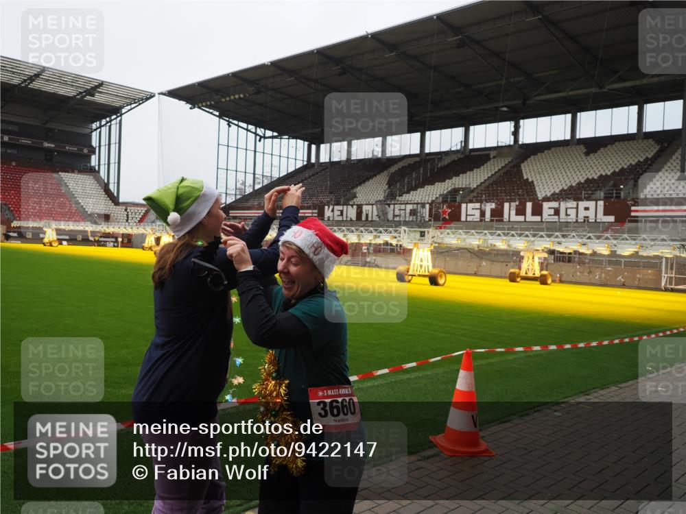 07.12.2025 - St. Pauli X-Mass-Run No. 15 Fabian Wolf http://msf.ph/oto/9422147 07.12.2025 11:50:04 Ziel 2118, 2872, 3660, 3697, 3778 meine-sportfotos.de