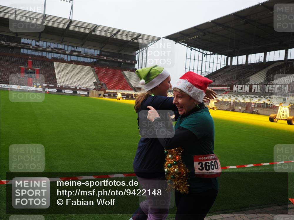 07.12.2025 - St. Pauli X-Mass-Run No. 15 Fabian Wolf http://msf.ph/oto/9422148 07.12.2025 11:50:05 Ziel 2118, 2872, 3660, 3697, 3778 meine-sportfotos.de