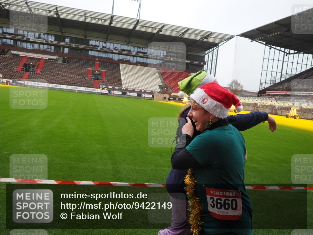 07.12.2025 - St. Pauli X-Mass-Run No. 15 Fabian Wolf http://msf.ph/oto/9422149 07.12.2025 11:50:05 Ziel 2118, 2872, 3660, 3697, 3778 meine-sportfotos.de