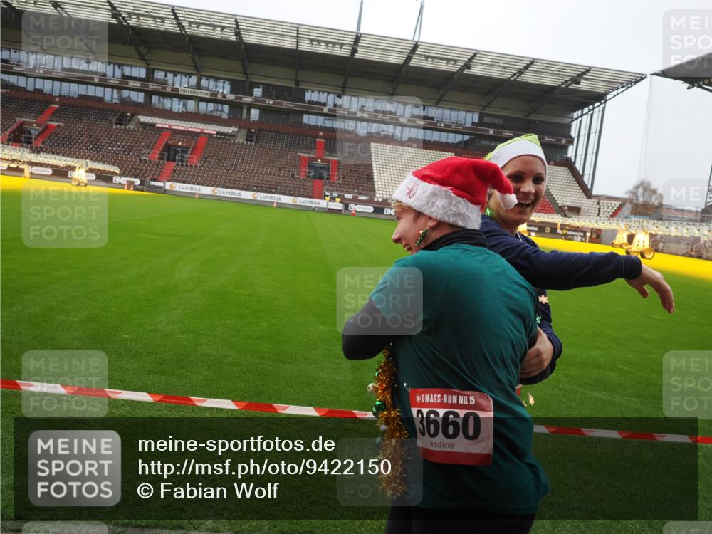 07.12.2025 - St. Pauli X-Mass-Run No. 15 Fabian Wolf http://msf.ph/oto/9422150 07.12.2025 11:50:05 Ziel 2118, 2872, 3660, 3697, 3778 meine-sportfotos.de