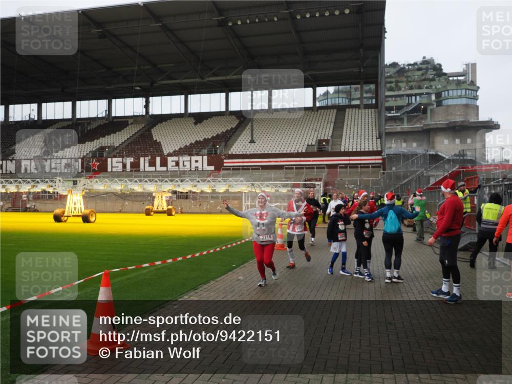 07.12.2025 - St. Pauli X-Mass-Run No. 15 Fabian Wolf http://msf.ph/oto/9422151 07.12.2025 11:50:08 Ziel 1890, 2118, 2203, 2210, 2848, 2872, 2877, 3660, 3697, 3778, 4184 meine-sportfotos.de