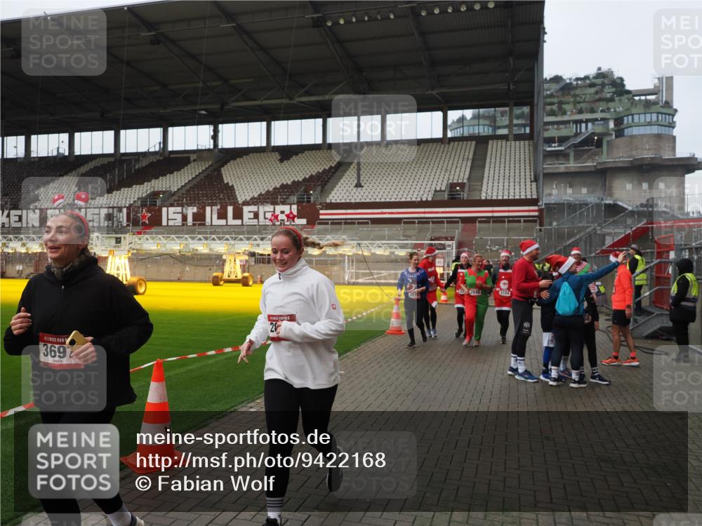 07.12.2025 - St. Pauli X-Mass-Run No. 15 Fabian Wolf http://msf.ph/oto/9422168 07.12.2025 11:50:13 Ziel 1890, 2118, 2203, 2210, 2848, 2872, 2877, 3660, 3697, 3778, 4184 meine-sportfotos.de