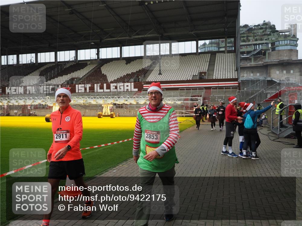 07.12.2025 - St. Pauli X-Mass-Run No. 15 Fabian Wolf http://msf.ph/oto/9422175 07.12.2025 11:50:19 Ziel 1890, 2118, 2203, 2210, 2784, 2785, 2793, 2848, 2872, 2877, 3697, 4184, 4428 meine-sportfotos.de