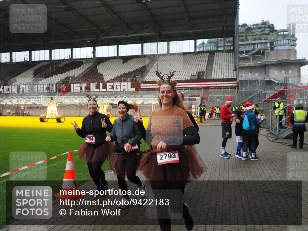 07.12.2025 - St. Pauli X-Mass-Run No. 15 Fabian Wolf http://msf.ph/oto/9422183 07.12.2025 11:50:25 Ziel 1890, 2203, 2210, 2784, 2785, 2793, 2848, 2877, 4184, 4428 meine-sportfotos.de
