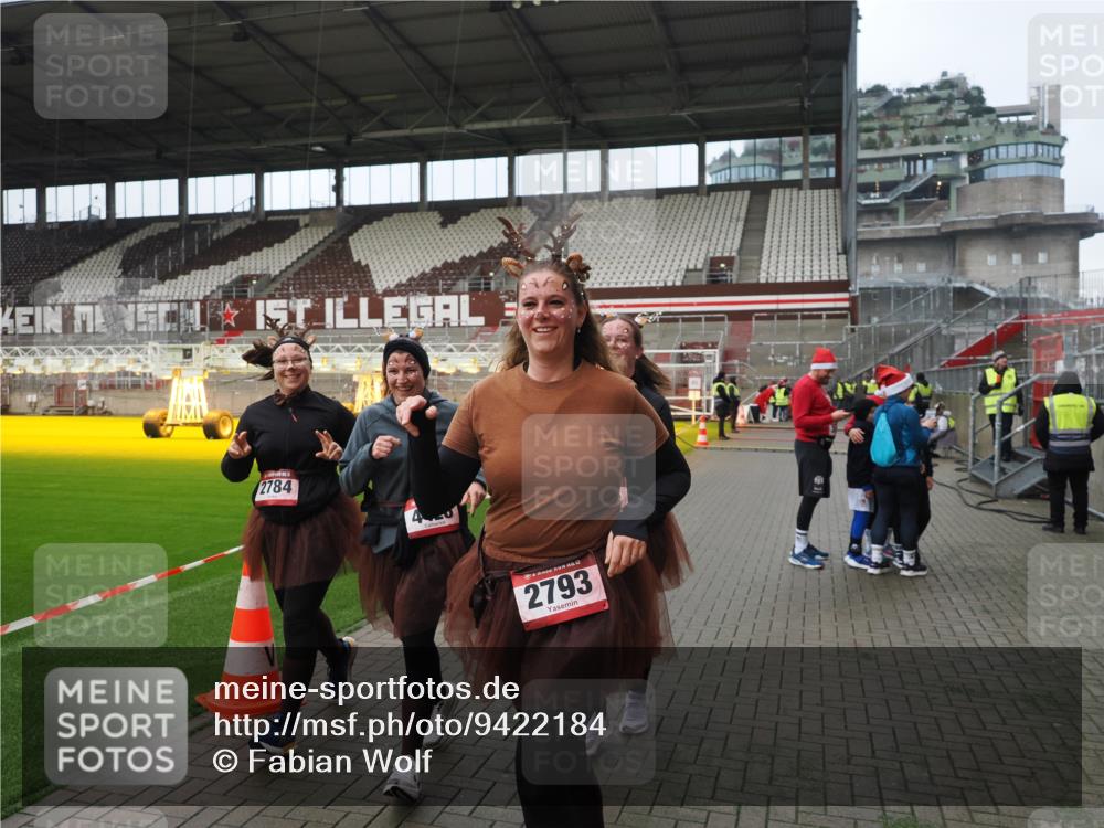07.12.2025 - St. Pauli X-Mass-Run No. 15 Fabian Wolf http://msf.ph/oto/9422184 07.12.2025 11:50:25 Ziel 1890, 2203, 2210, 2784, 2785, 2793, 2848, 2877, 4184, 4428 meine-sportfotos.de